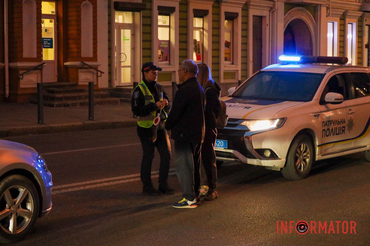 Поблизу супермаркету «Сільпо» водій Volkswagen збив 15-річну дівчину на пішохідному переході У Дніпрі на вулиці Глоби Volkswagen збив 15-річну дівчину на пішохідному переході 2
