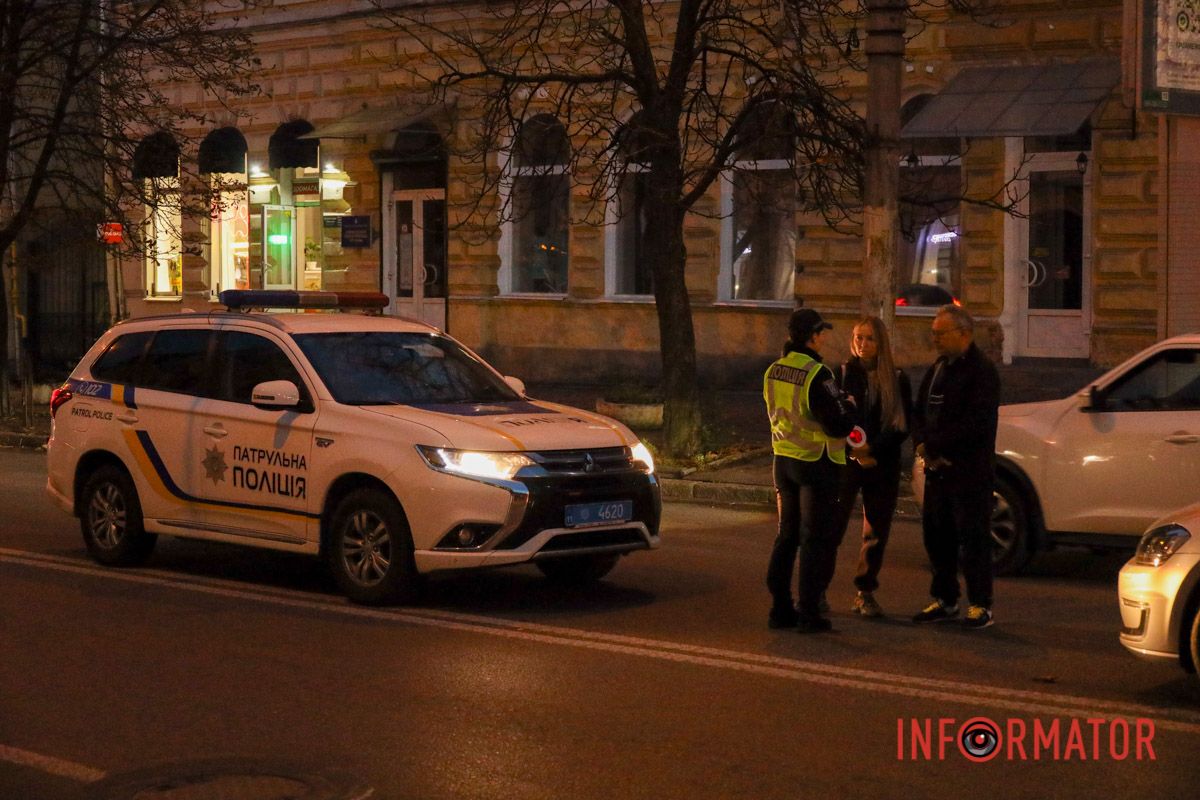 Дотримуйтесь ПДР У Дніпрі на вулиці Глоби Volkswagen збив 15-річну дівчину на пішохідному переході 13