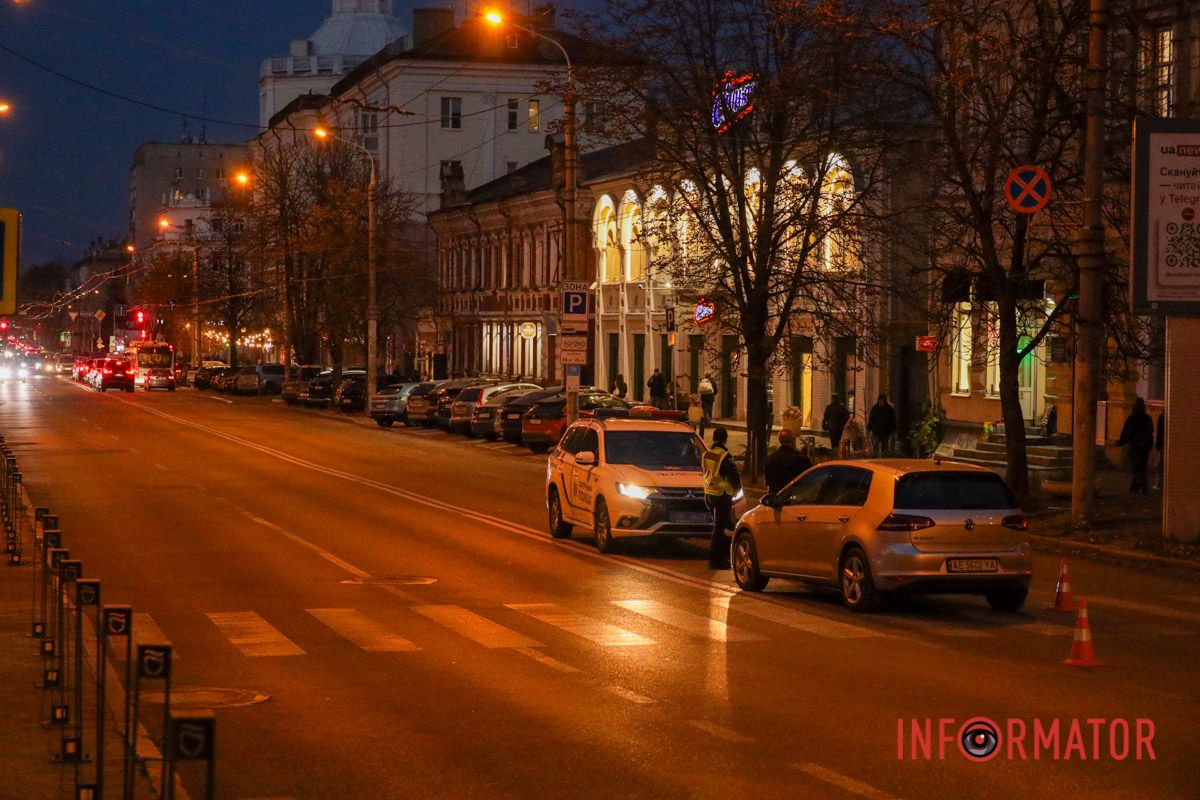 Фото: Тарас Іванов У Дніпрі на вулиці Глоби Volkswagen збив 15-річну дівчину на пішохідному переході 11