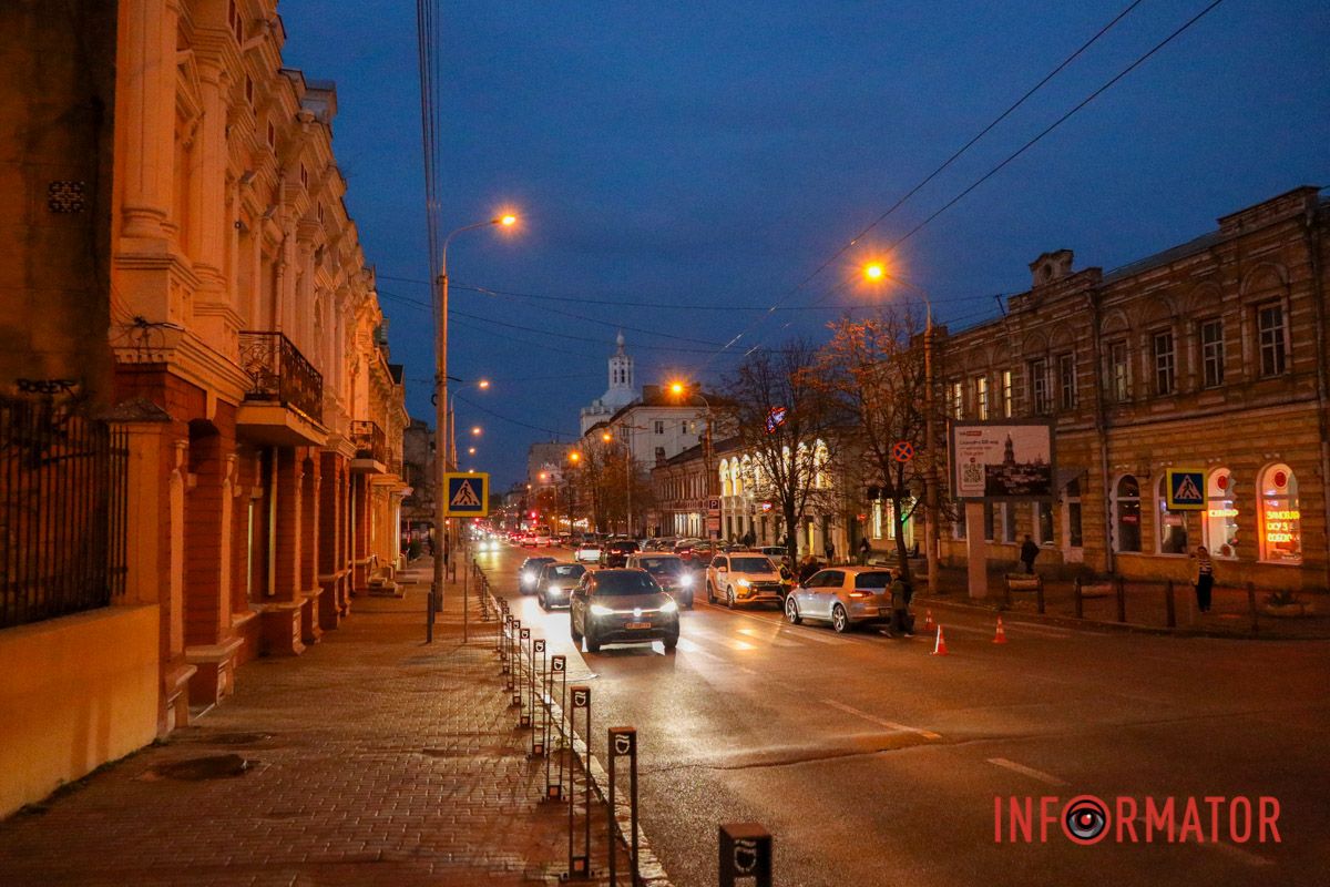 Автомобіль наїхав на дівчину У Дніпрі на вулиці Глоби Volkswagen збив 15-річну дівчину на пішохідному переході 7