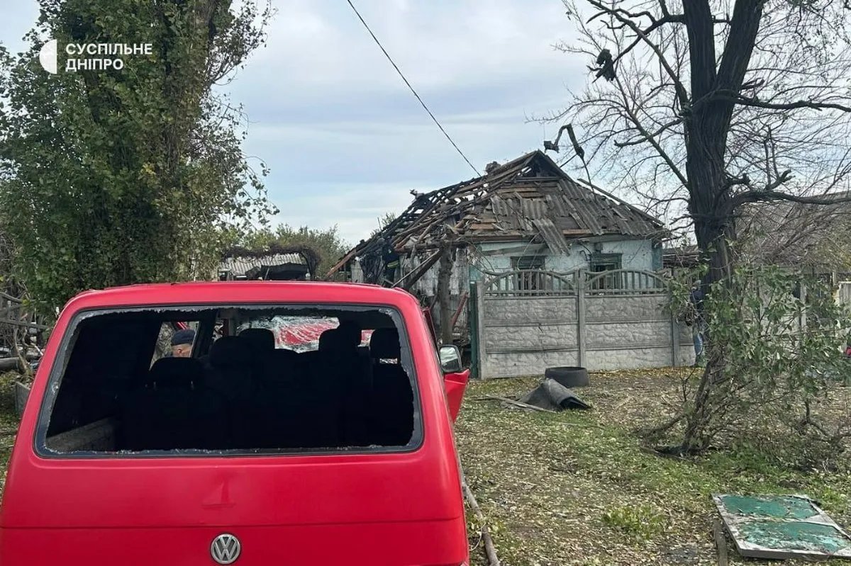 Також понівечені машина та господарські споруди Також понівечені машина та господарські споруди