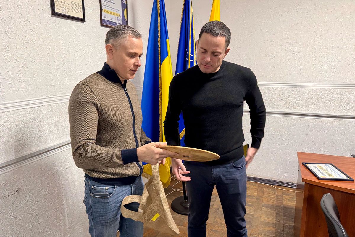 Кам’янське надало Нікополю 2 мільйони гривень на антидронові сітки: міські голови провели зустріч 1