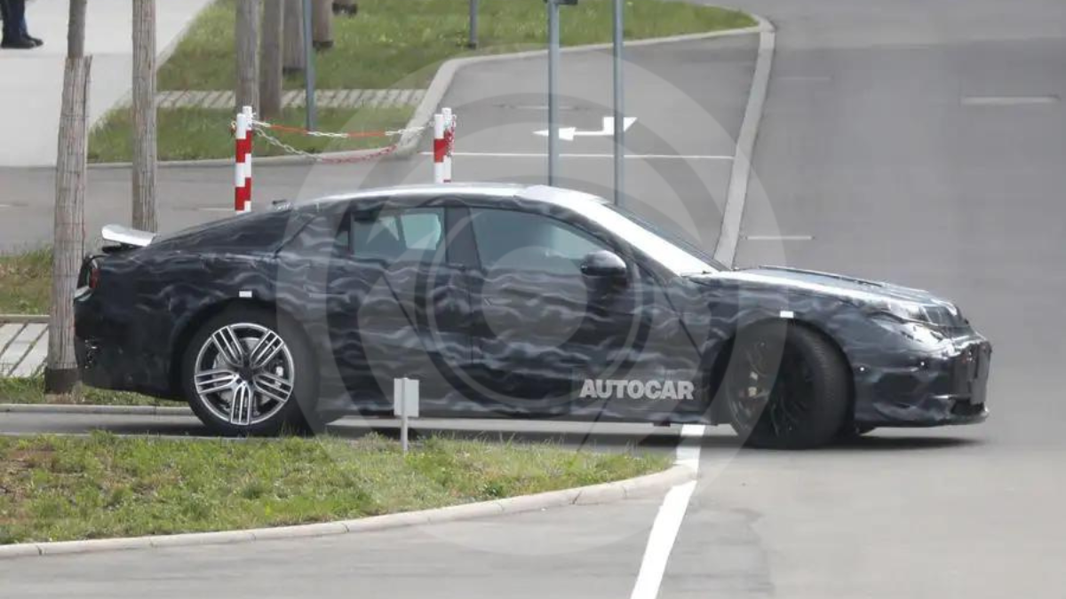 Автівка вийшла більш стрімкою та заниженою, ніж її прямі конкуренти Автівка вийшла більш стрімкою та заниженою, ніж її прямі конкуренти