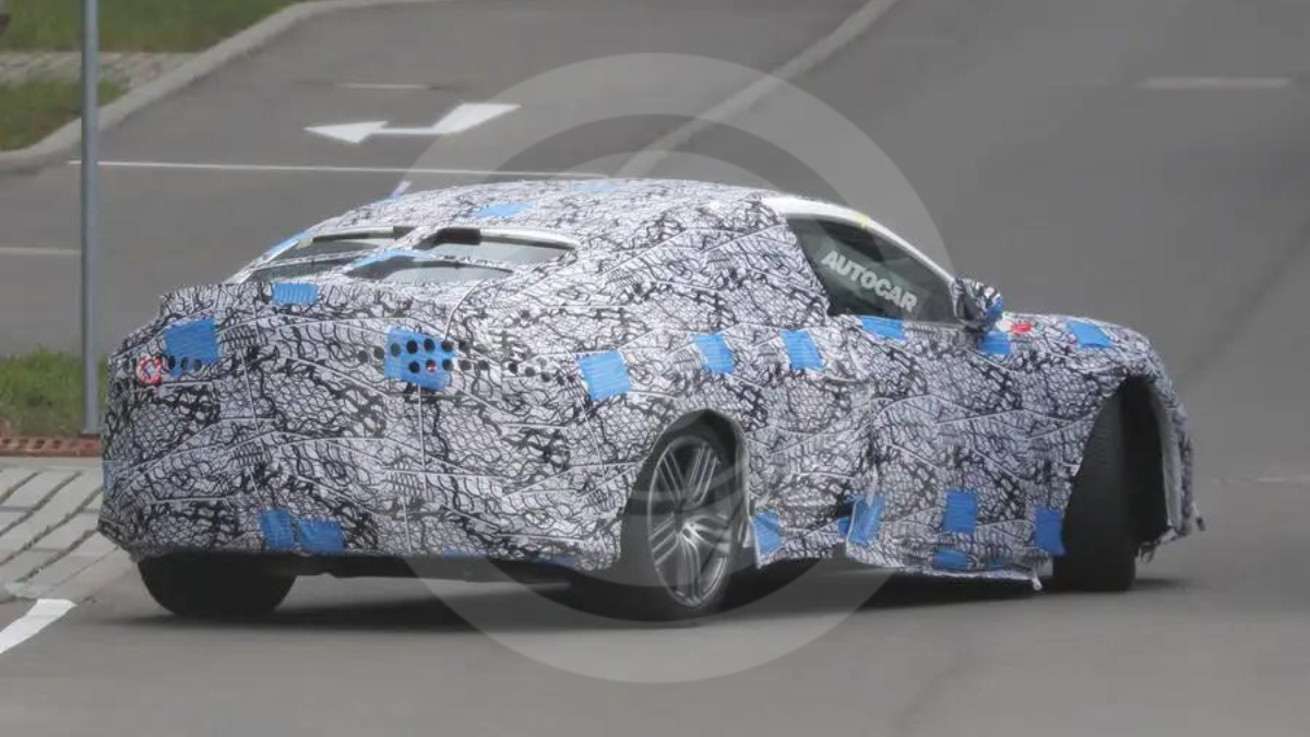 Ліхтарі скриті під обтічником, а заднє скло - розділене Ліхтарі скриті під обтічником, а заднє скло - розділене