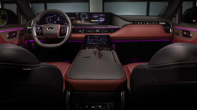 З інших "фішок" позашляховика - флагманський кольоровий проєкційний дисплей З інших "фішок" позашляховика - флагманський кольоровий проєкційний дисплей