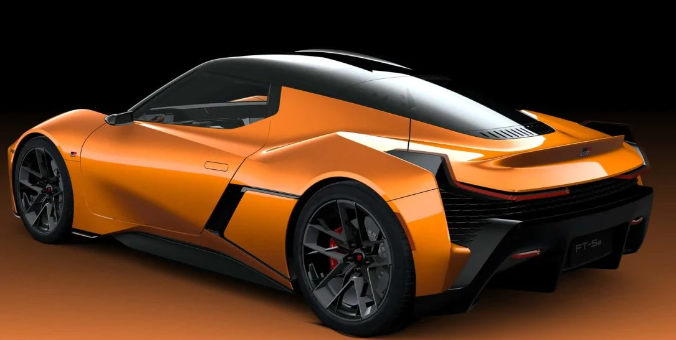 Задні ліхтарі вузькі, горизонтальні і також розташовані над повітрозабірником