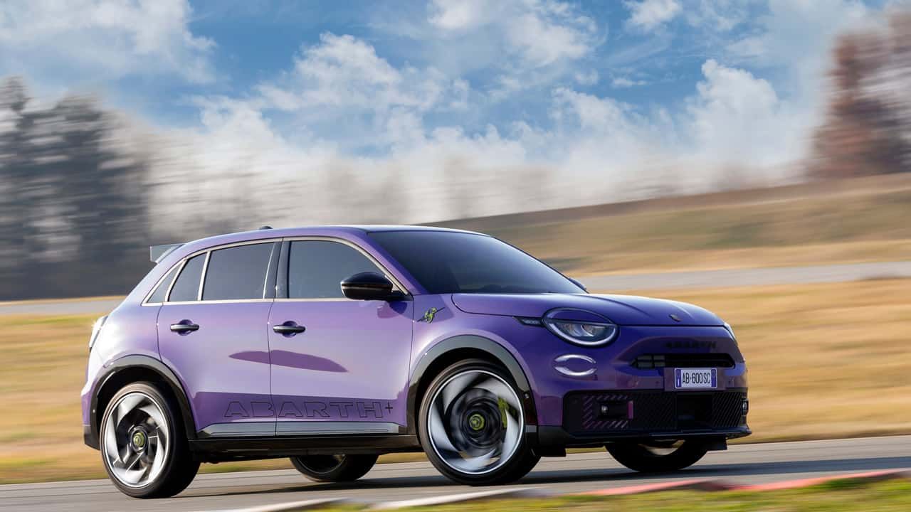 Облик машине достался от стандартного кроссовера, но ее сделали более агрессивной Облик машине достался от стандартного кроссовера, но ее сделали более агрессивной