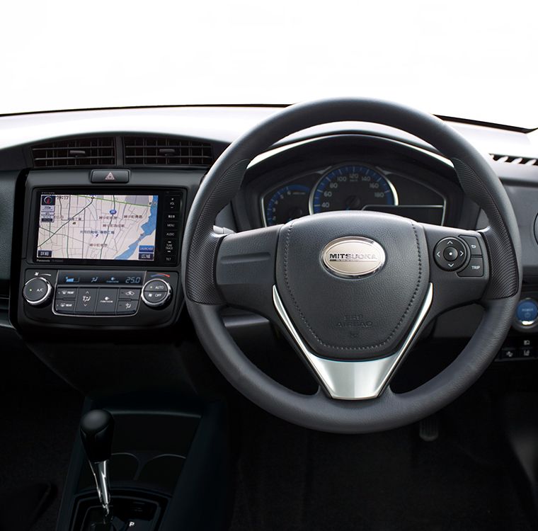 Mitsuoka Riyugi видоизменен только снаружи - салон автомобиля практически идентичен Corolla E160