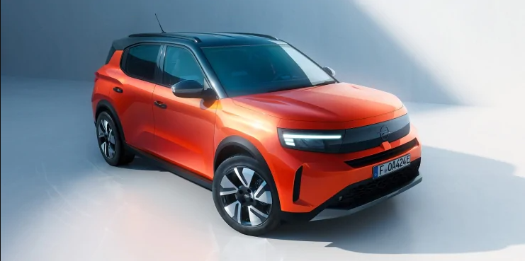 Передняя часть выполнена в стилистике Opel Vizor – с черной вставкой между фарами Передняя часть выполнена в стилистике Opel Vizor – с черной вставкой между фарами