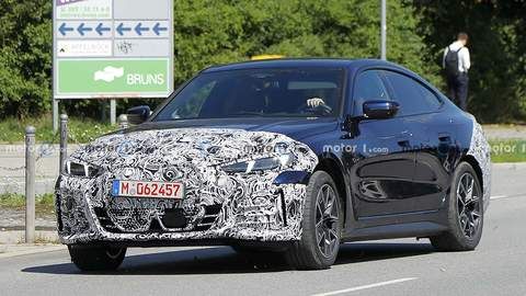 Новая i4 получит другие фары с мировыми элементами в виде бумеранга