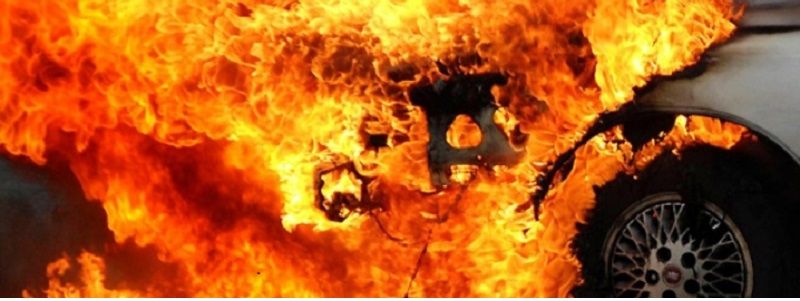 На Дарнице под окнами жилого дома взорвался Hyundai