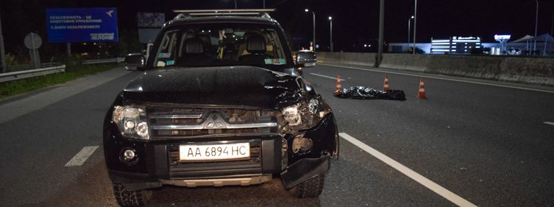 ДТП под Киевом: мужчину сбил внедорожник и переехала фура