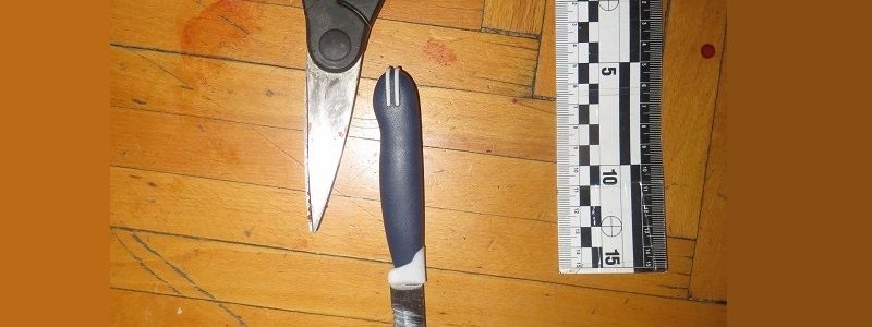 В Киеве женщина напала с ножницами на соседку