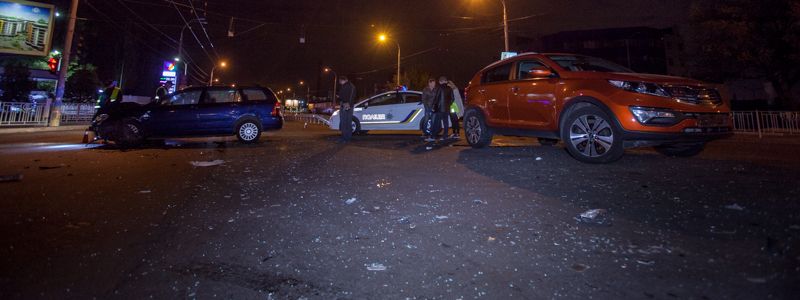 ДТП в Киеве: возле «Каравана» не поделили полосу