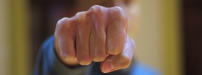 В Киеве бывший зек разбил приятелю голову