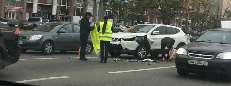 На Героев Сталинграда столкнулись Nissan и ГАЗель