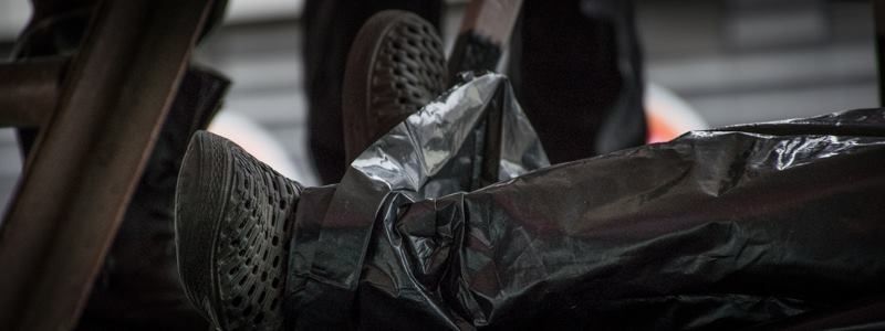 На метро Дарница обнаружили труп мужчины