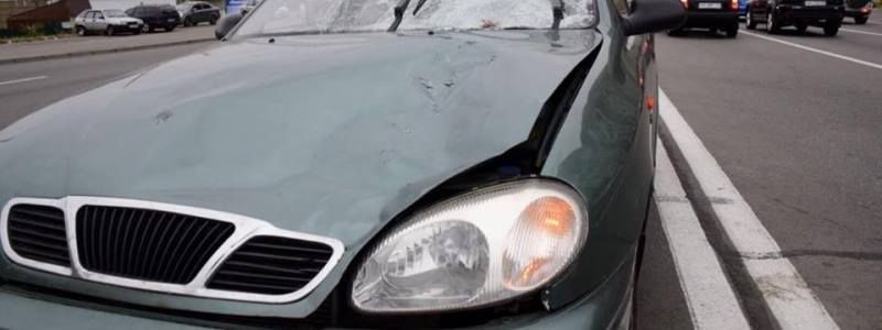 В Киеве ДТП на Харьковском: женщина погибла под колесами Lanos