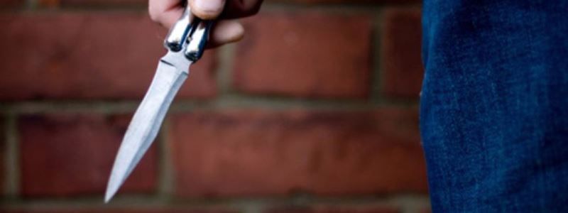 Соцсети: В Киеве на Оболони малолетняя девушка с друзьями жестоко избила мужчину