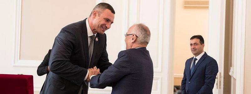 В Киеве появится памятник Муслиму Магомаеву и Азербайджанский торговый дом