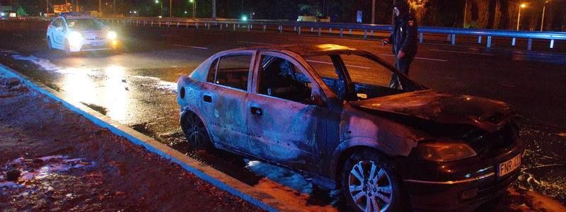 В Киеве полностью сгорел Opel на литовских номерах