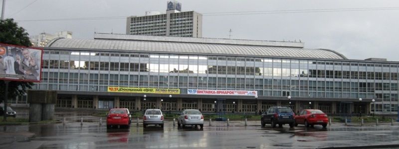 В центре Киева в кофейню ворвался грабитель-неудачник