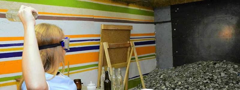 Скандал во время рекламы: где в Киеве можно побить посуду