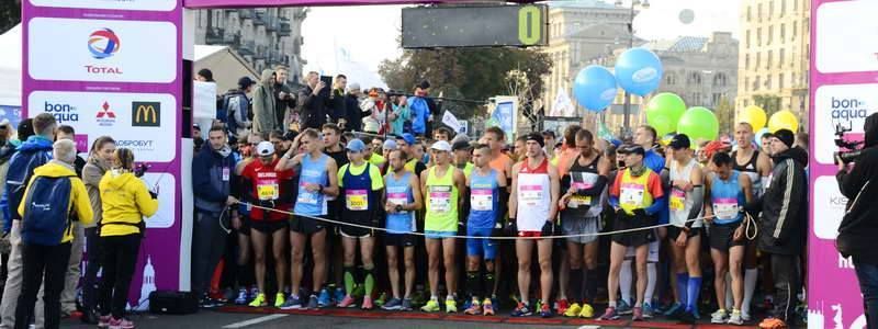 Соцсети про марафон в Киеве: "Марафоны с перекрытием улиц - это месть пешеходов за парковку на тротуарах»