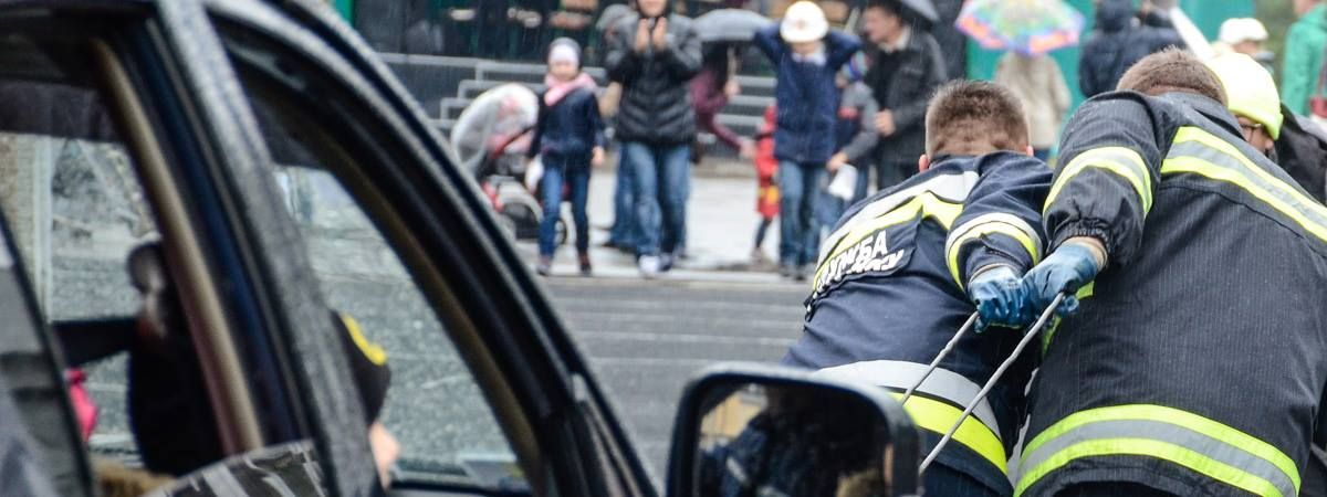 В Киеве малышей обучали тушить пожары и делать массаж сердца