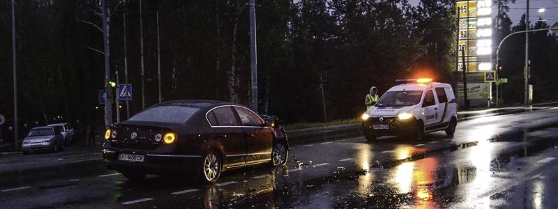 Под Киевом Volkswagen превратил Renault в металлолом