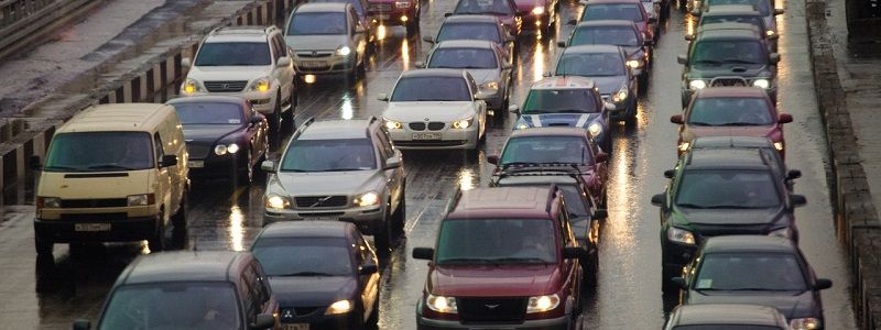 Центр стоит: на дорогах Киева образовались огромные "тянучки"