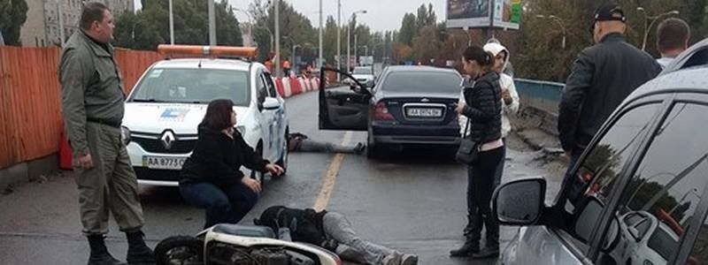 "Из-за жутких стечений обстоятельств" в Киеве погиб водитель мопеда