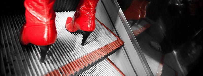 Модница из Киева на час остановила работу эскалатора на "Крещатике"