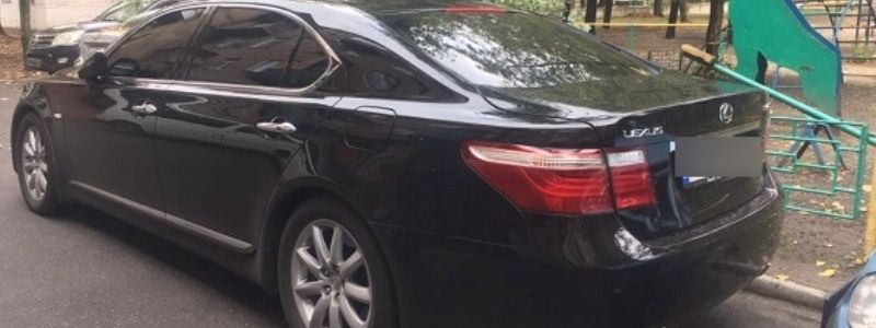 В Киеве в мужчину стреляли из-за тысячи долларов