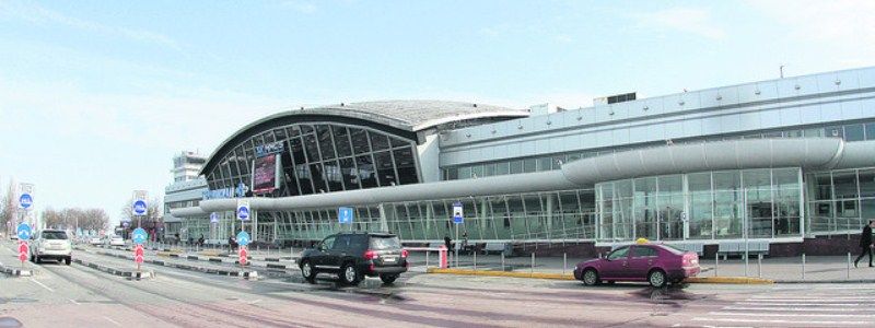 В «Борисполе» подозреваемого в убийстве сняли с самолета за минуту до взлета