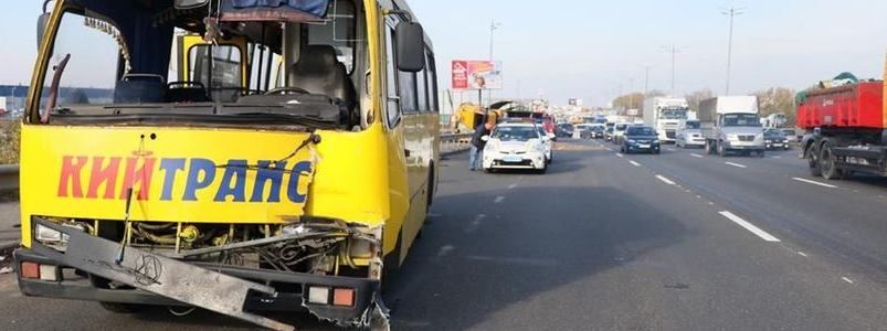 Видео с ДТП на Жулянском мосту: владелец разбитой маршрутки угрожал водителю
