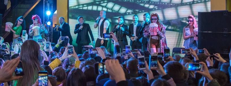 Бесплатный концерт «Квартала» в ТРЦ Gulliver собрал несколько тысяч человек
