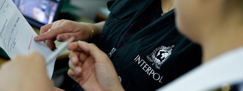 В аэропорту Жуляны задержали россиянина, которого разыскивает Интерпол