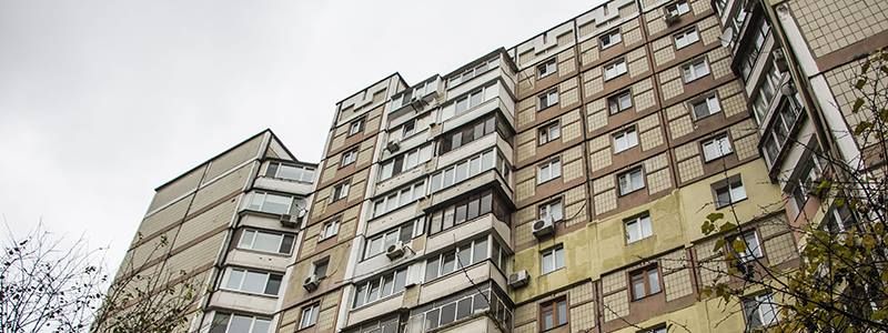 Возле Академгородка парень пролежал на улице ночь и скончался