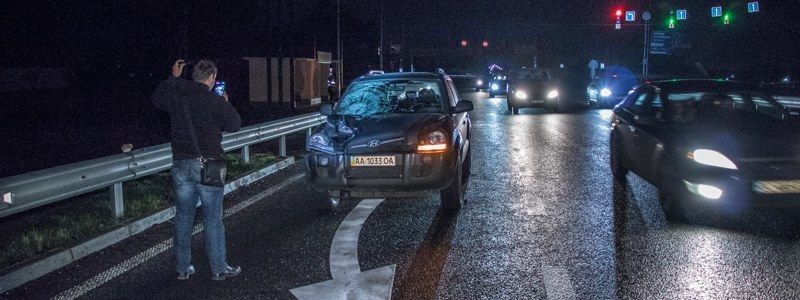 Под Киевом пешеход погиб возле надземного перехода