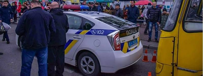 Под колесами маршрутки на Оболони погиб полковник СБУ