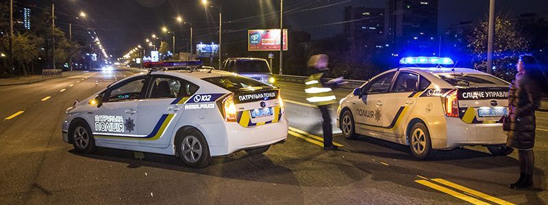 В Киеве возле подземного перехода Range Rover насмерть сбил человека