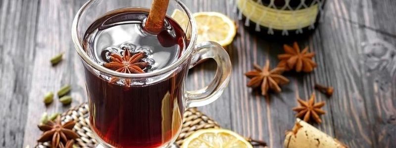 Согреться вином с корицей и медом: где в Киеве делают самый вкусный глинтвейн