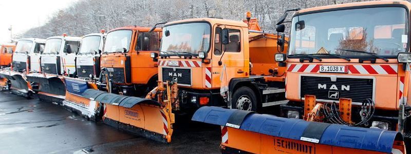 Снегопад в Киеве: коммунальщики готовы применить спецтехнику