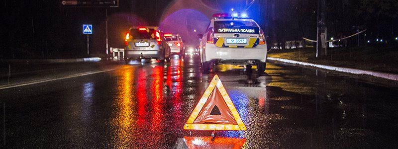 В Киеве сбили женщину на новом красно-белом переходе