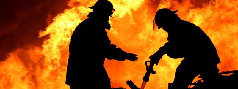 В Голосеевском районе загорелась заброшка: подробности