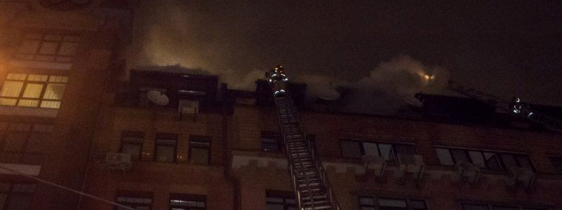 Горевшая многоэтажка на Печерске оказалась домом Яценюка: подробности