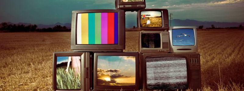 Жители Киева не смотрят телевизор, но любят посмеяться: все о Дне радио, телевидения и связи