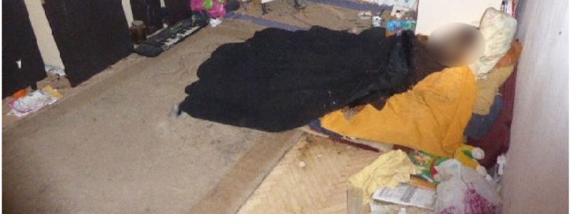 Жительница Киева и ее ребенок прожили месяц с трупом бабушки