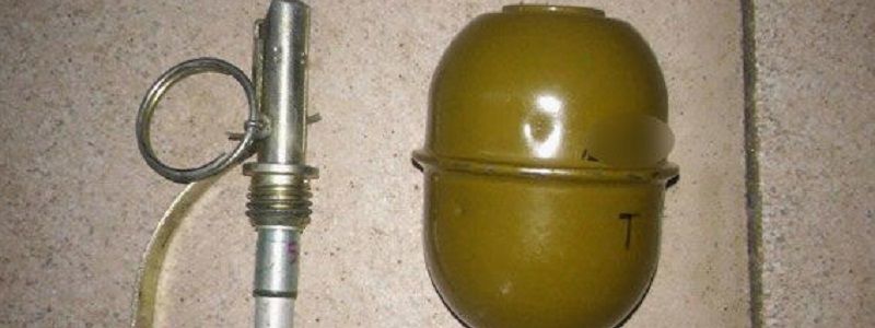 В Киеве мужчина разгуливал по улице с пакетом боеприпасов